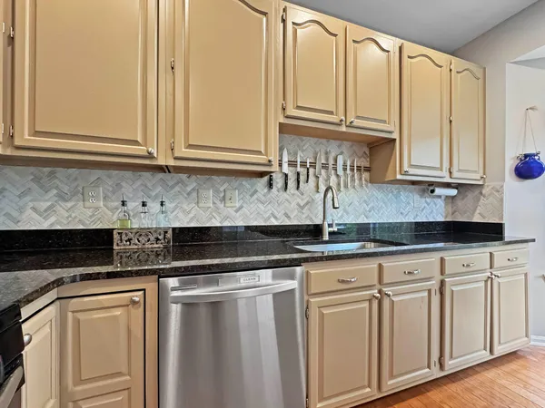 $640,000 | 47640 Comer Square, Sterling, VA 20165