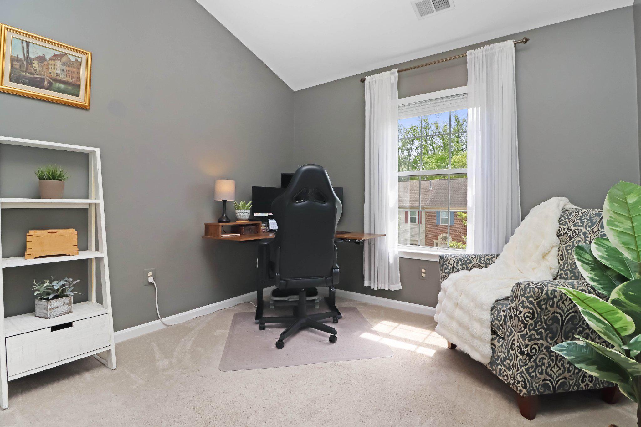 47640 Comer Square Sterling, VA 20165 - Photo 28 of 58 Third upper bedroom.
