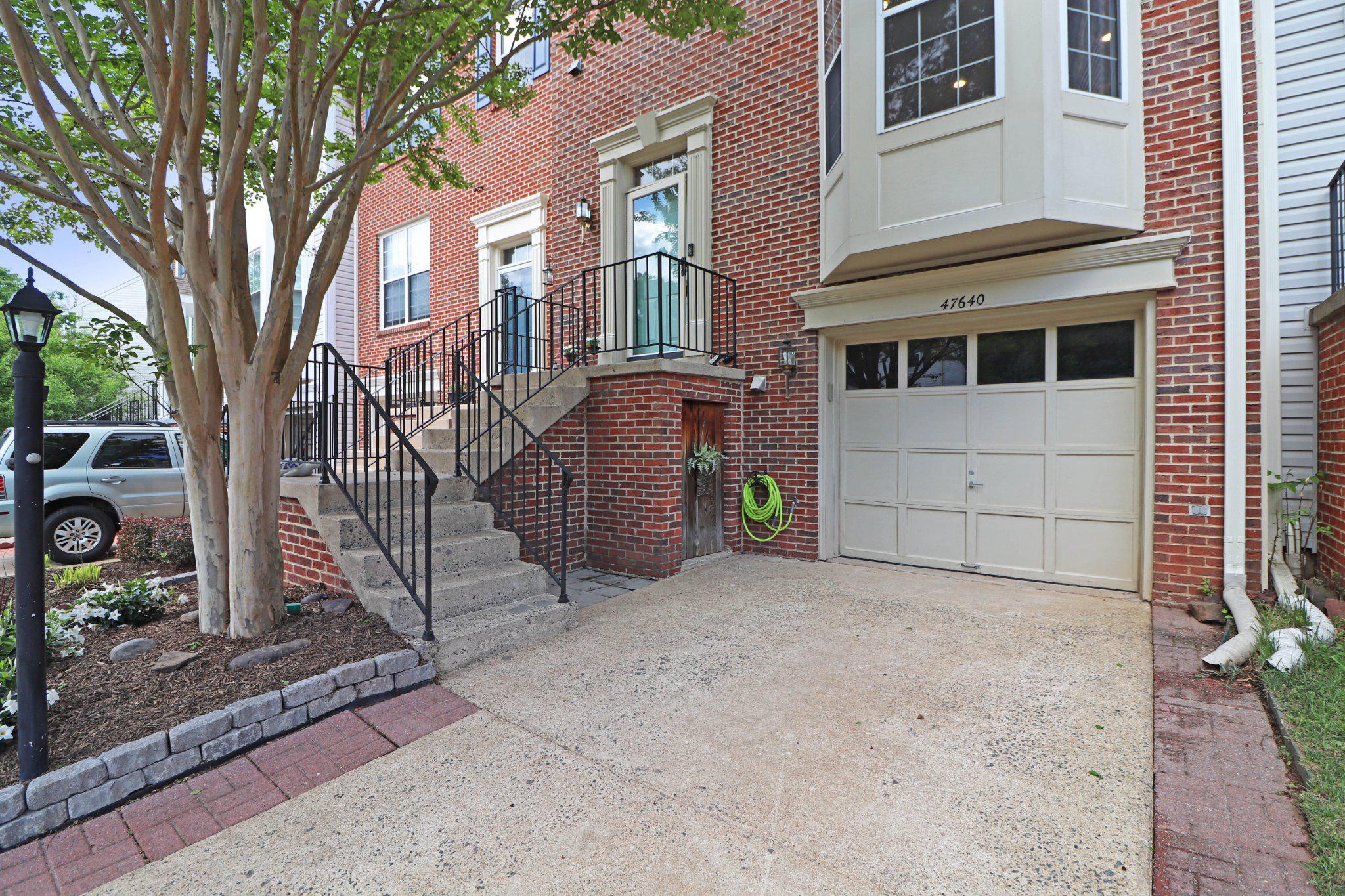 47640 Comer Square Sterling, VA 20165 - Photo 4 of 58 a view of a house with a yard