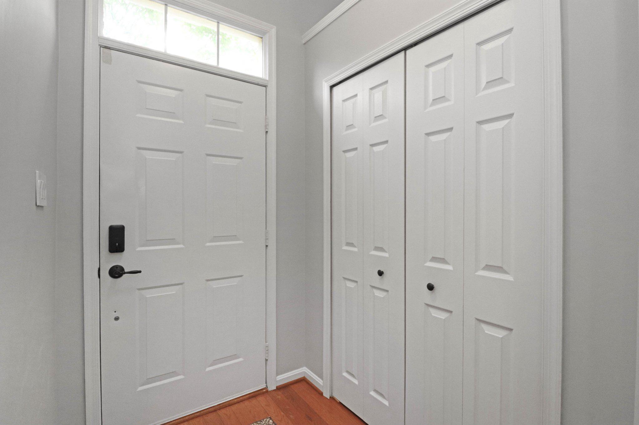 47640 Comer Square Sterling, VA 20165 - Photo 5 of 58 a view of a bathroom