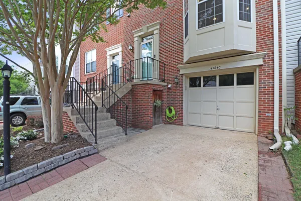 $640,000 | 47640 Comer Square, Sterling, VA 20165