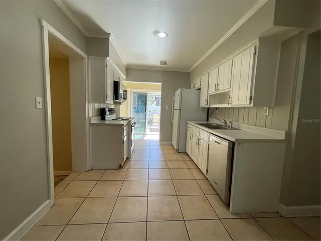 $2,250 | 3016 West Meadow Street, Tampa, FL 33611