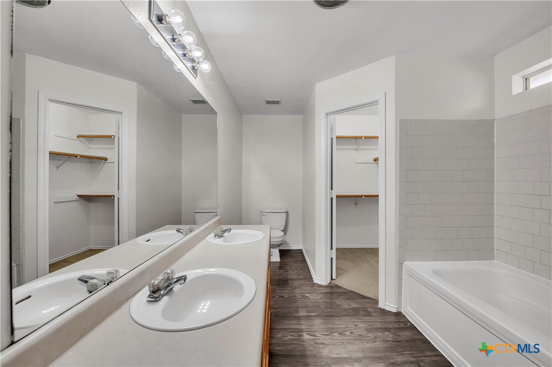 2903 Blue Ridge Drive Killeen, TX 76543 - Photo 18 of 32 a bathroom with a sink a tub and a mirror