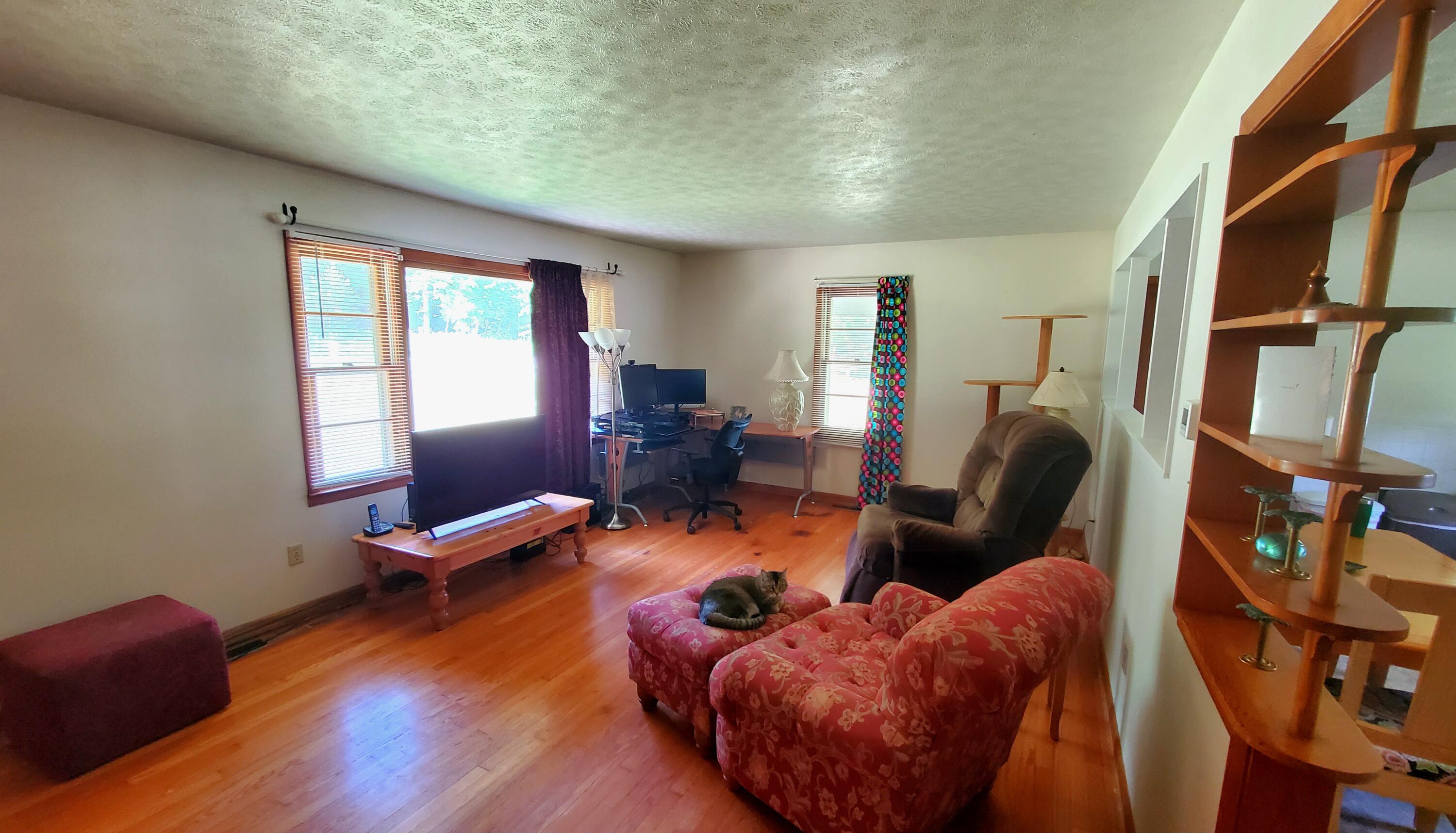 2875 Pointer Creek Road Science Hill, KY 42553 - Photo 11 of 81 Living Room