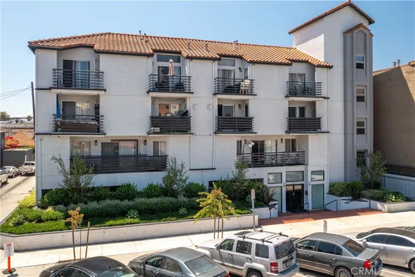 $450,000 | 327 Chestnut Avenue, Unit 201, Long Beach, CA 90802