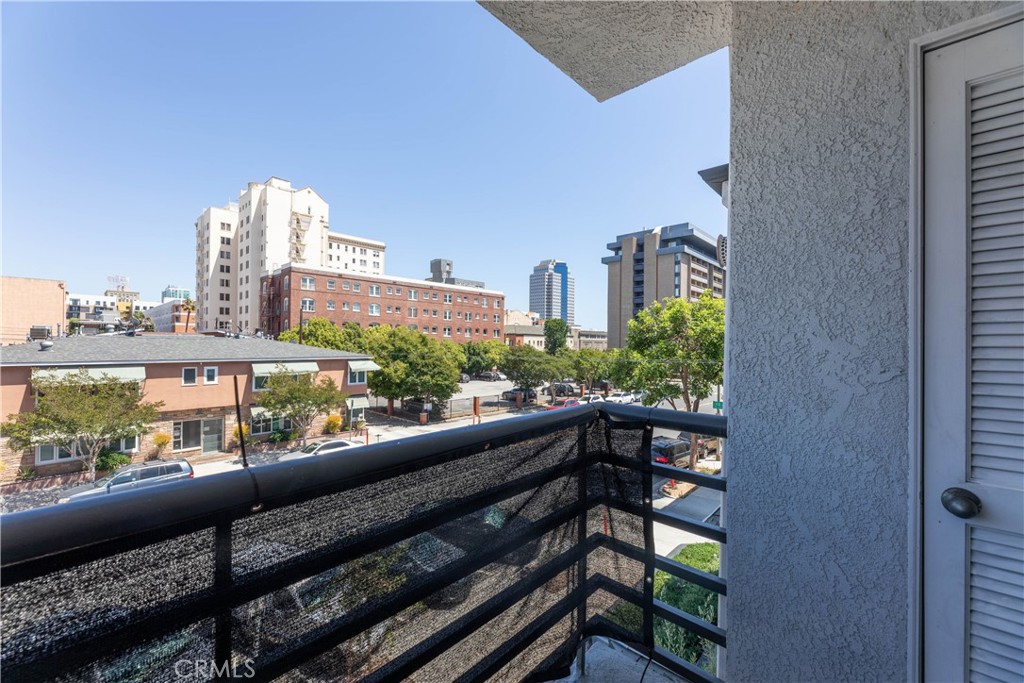327 Chestnut Avenue, Unit 201 Long Beach, CA 90802 - Photo 9 of 12