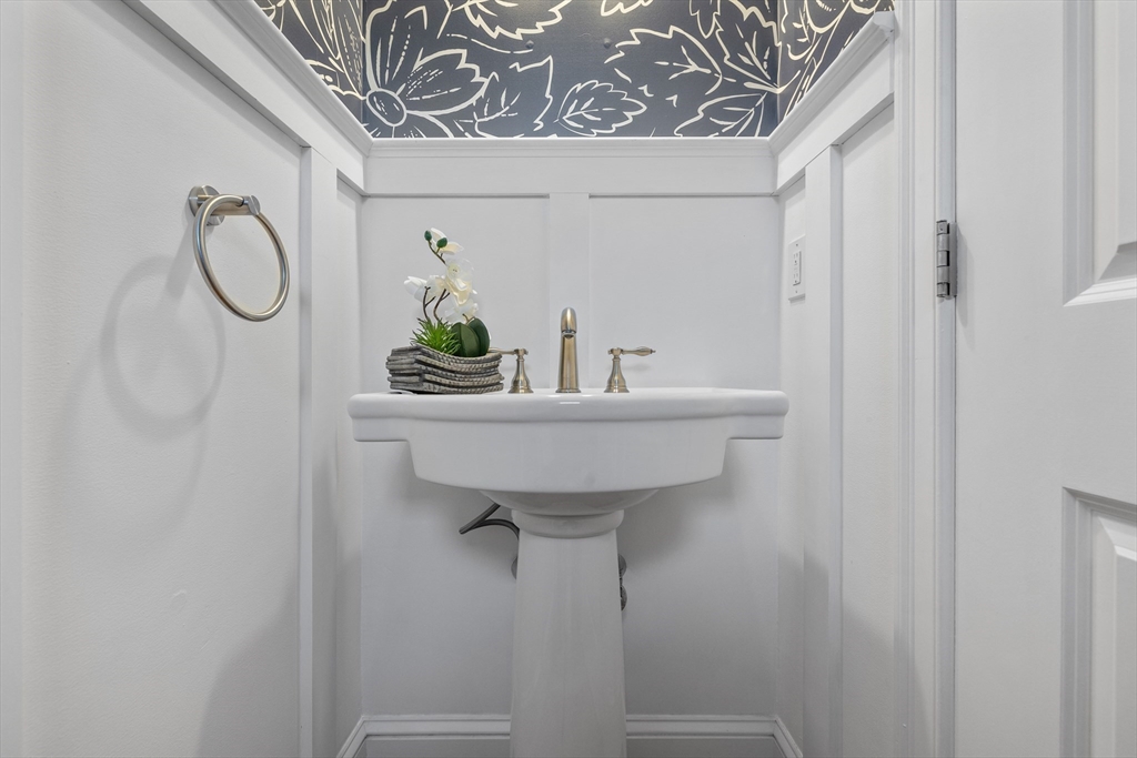 103 Paul Revere Road, Unit 103 Arlington, MA 02476 - Photo 9 of 24