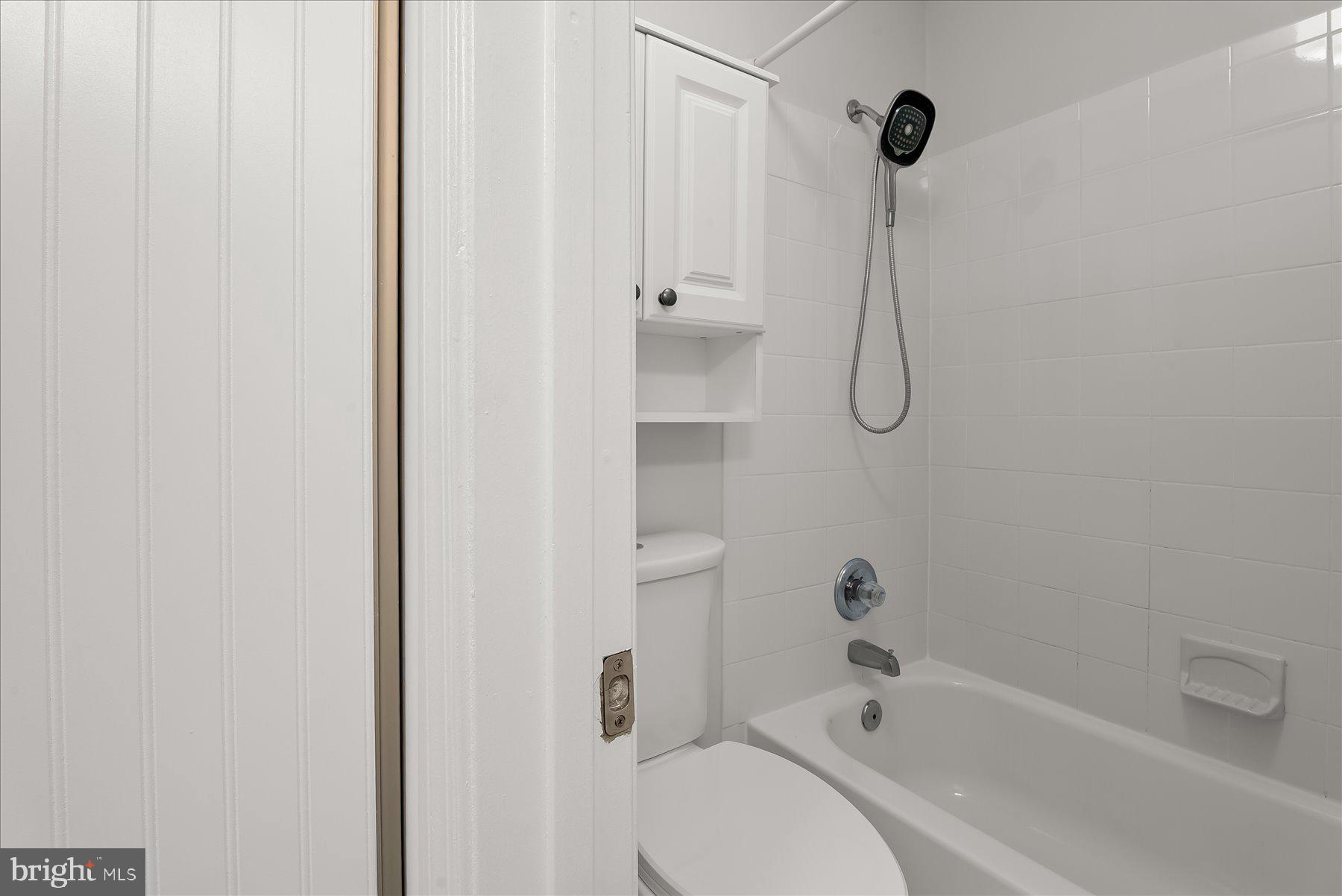 1530 Tanyard Hill Road Gaithersburg, MD 20879 - Photo 24 of 40 a bathroom with a bathtub and shower