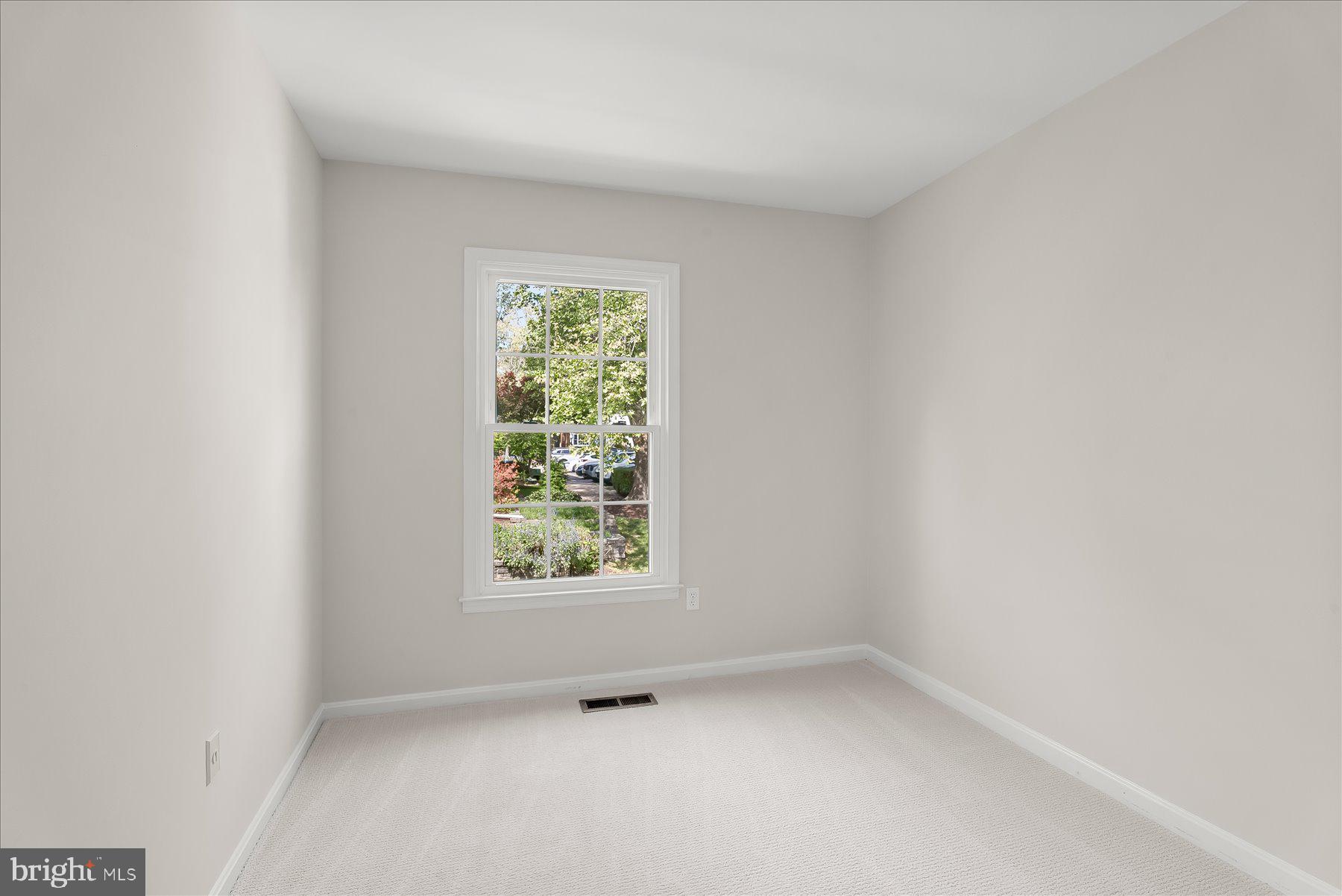 1530 Tanyard Hill Road Gaithersburg, MD 20879 - Photo 25 of 40 an empty room with a window