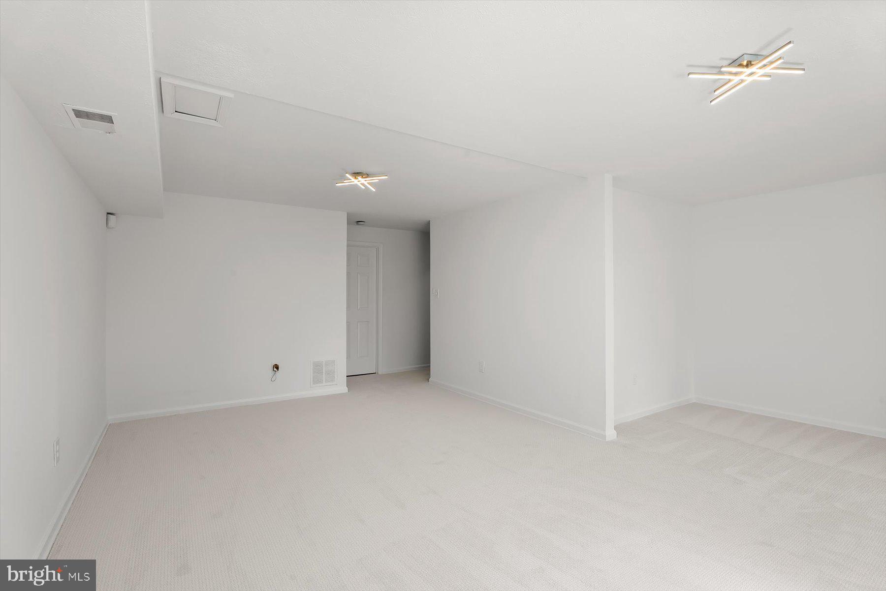 1530 Tanyard Hill Road Gaithersburg, MD 20879 - Photo 33 of 40 a view of an empty room
