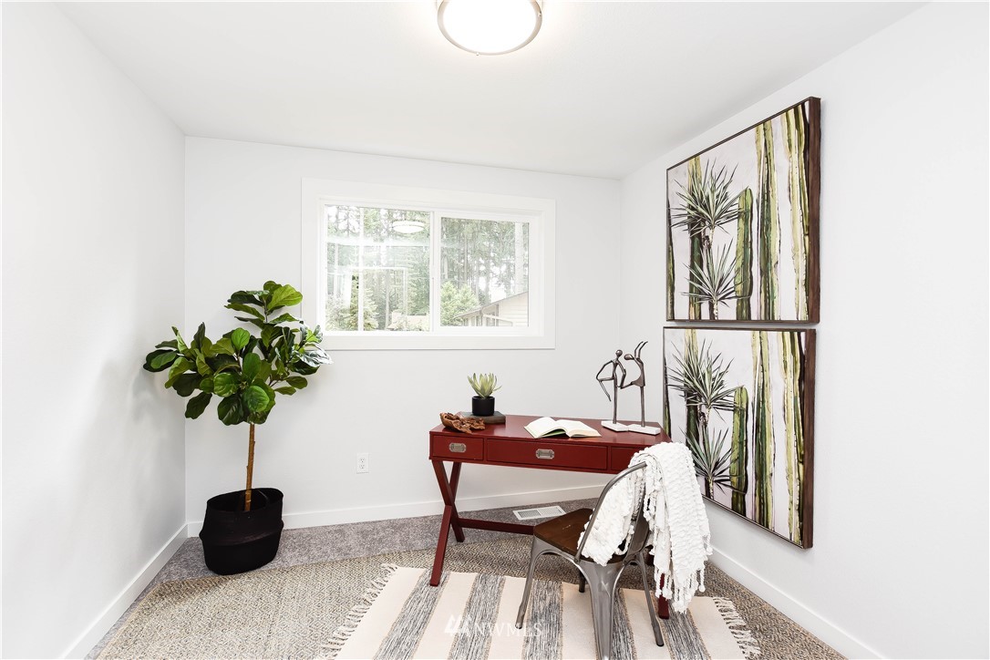 322 170th Place Southwest Bothell, WA 98012 - Photo 25 of 37 a living room with furniture and a potted plant