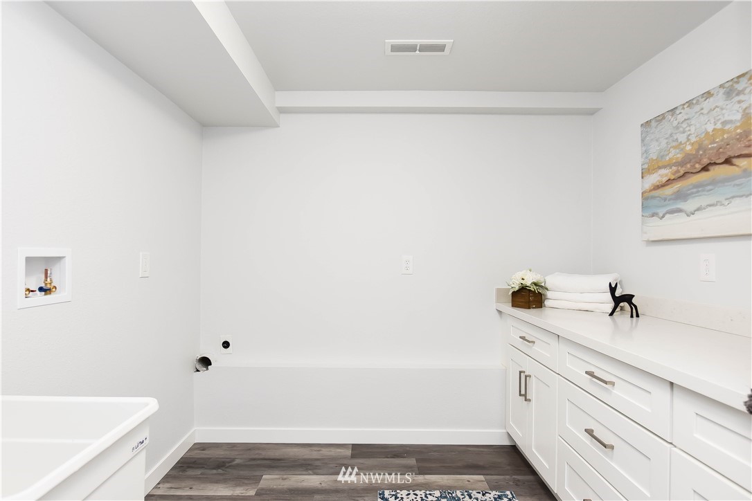 322 170th Place Southwest Bothell, WA 98012 - Photo 29 of 37 a bathroom with a tub and sink