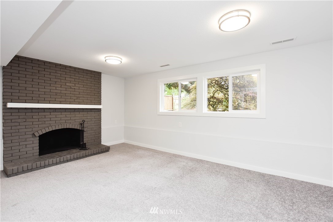 322 170th Place Southwest Bothell, WA 98012 - Photo 30 of 37 an empty room with windows