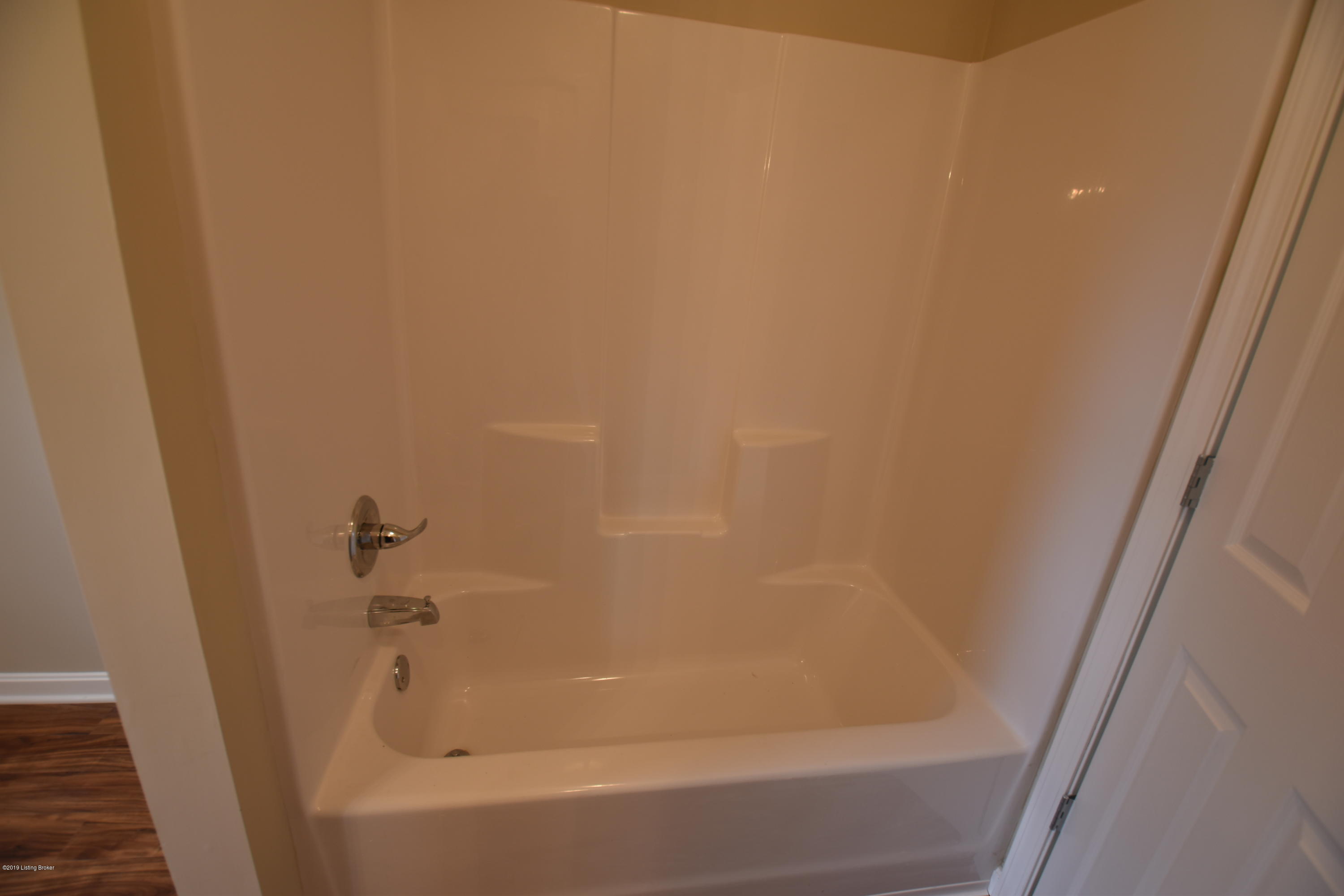 1568 Knight Road Louisville, KY 40216 - Photo 18 of 19 Bathroom