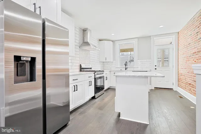 $3,100 | 263 South Robinson Street, Baltimore, MD 21224