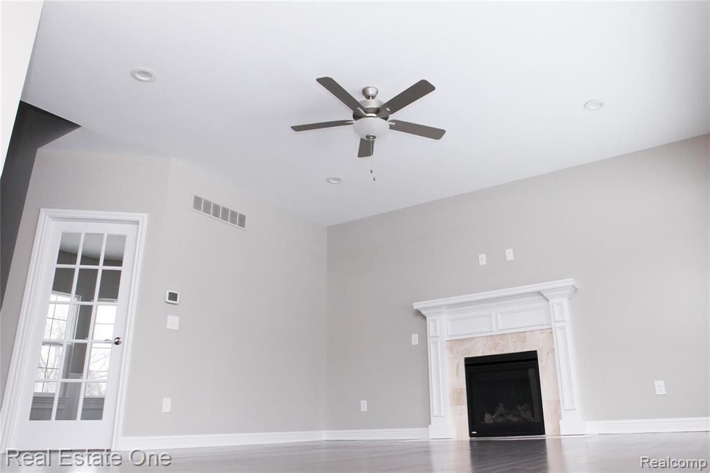 2466 Eastern Avenue Rochester Hills, MI 48307 - Photo 9 of 48