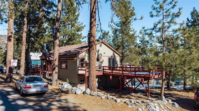 $414,000 | 5595 Sycamore Street, Wrightwood, CA 92397