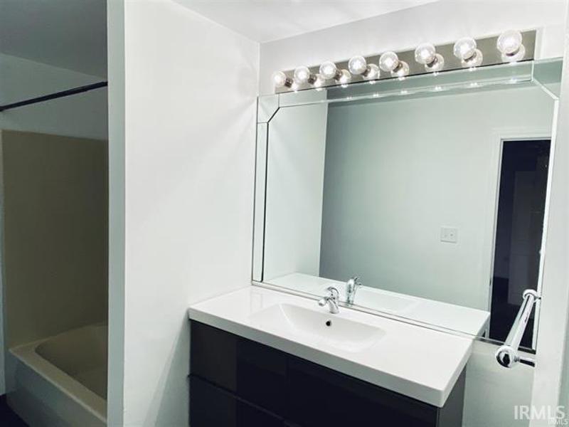 105 East 6th Street, Unit A Bloomington, IN 47408 - Photo 15 of 24