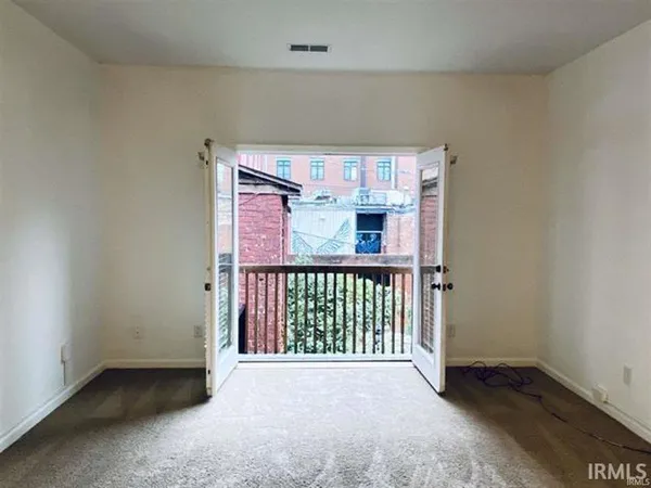 $3,300 | 105 East 6th Street, Unit A, Bloomington, IN 47404