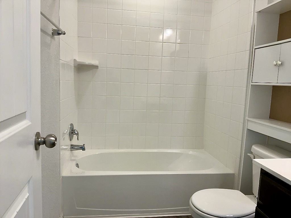 124 Marcel Court Taylor, TX 76574 - Photo 11 of 17 Bathroom 2 with tub and shower combo