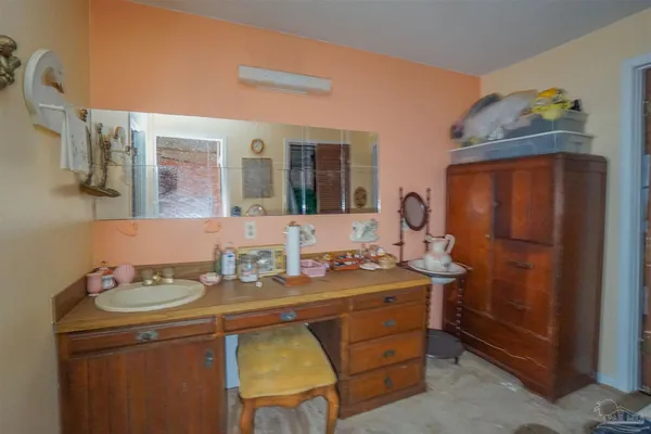 $47,000 | 6971 Jefferson Avenue, Century, FL 32535