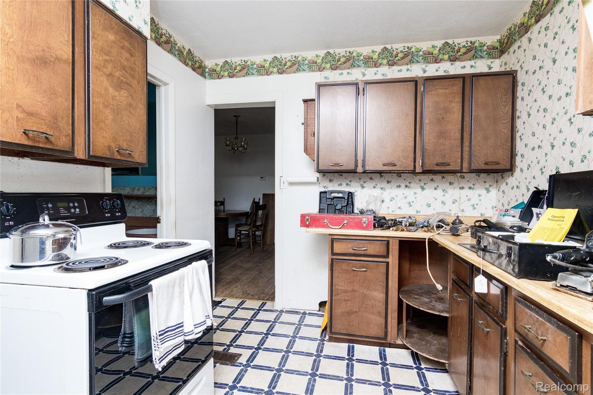 1394 Reid Road Grand Blanc, MI 48439 - Photo 2 of 16 1394 Reid Road Kitchen (2).jpg