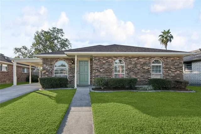 $275,000 | 3287 Chateau Boulevard, Kenner, LA 70065
