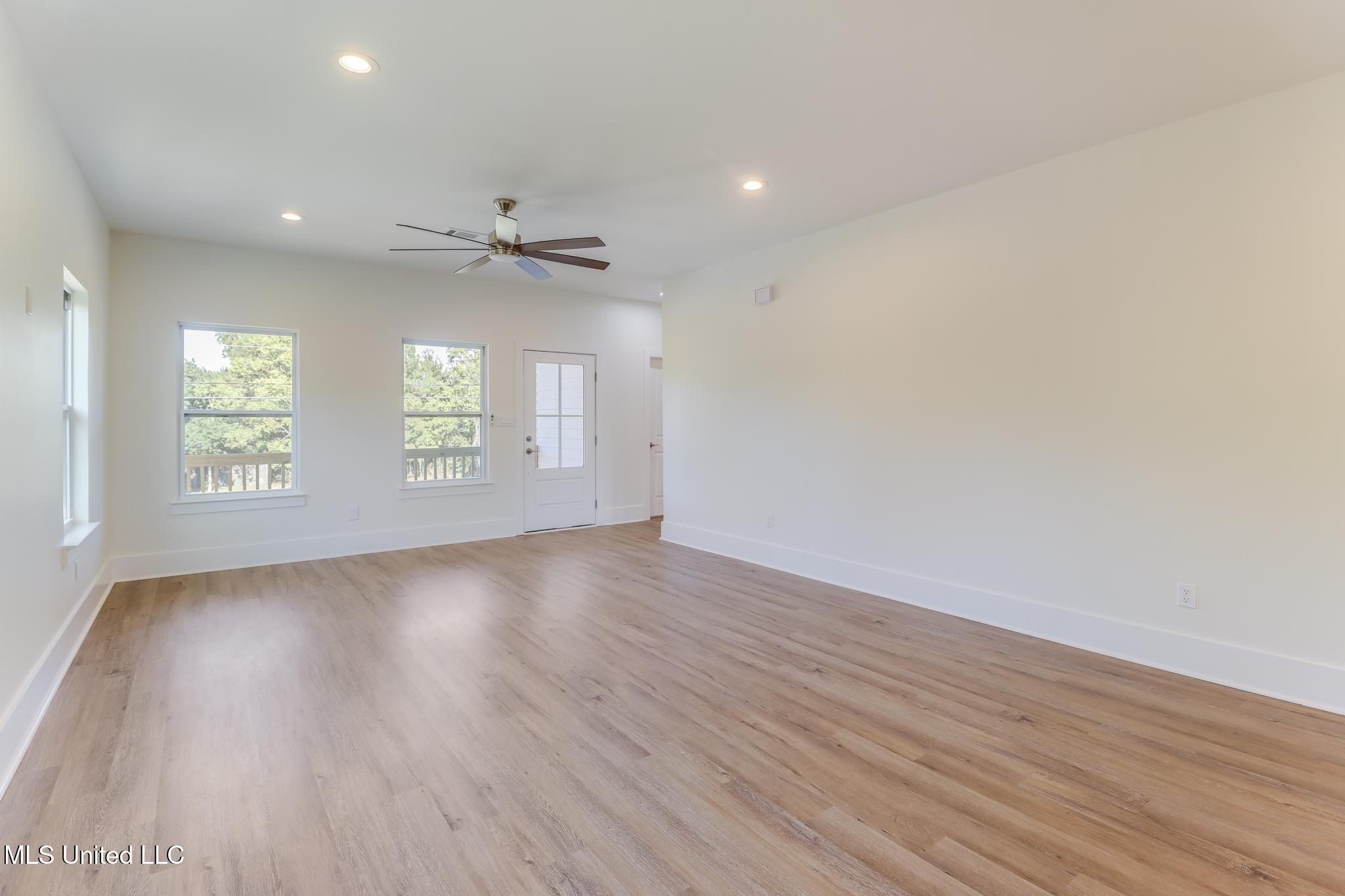 233 Farrar Lane Waveland, MS 39576 - Photo 12 of 26 Photo Oct 24 2025, 3 41 35 PM (2)