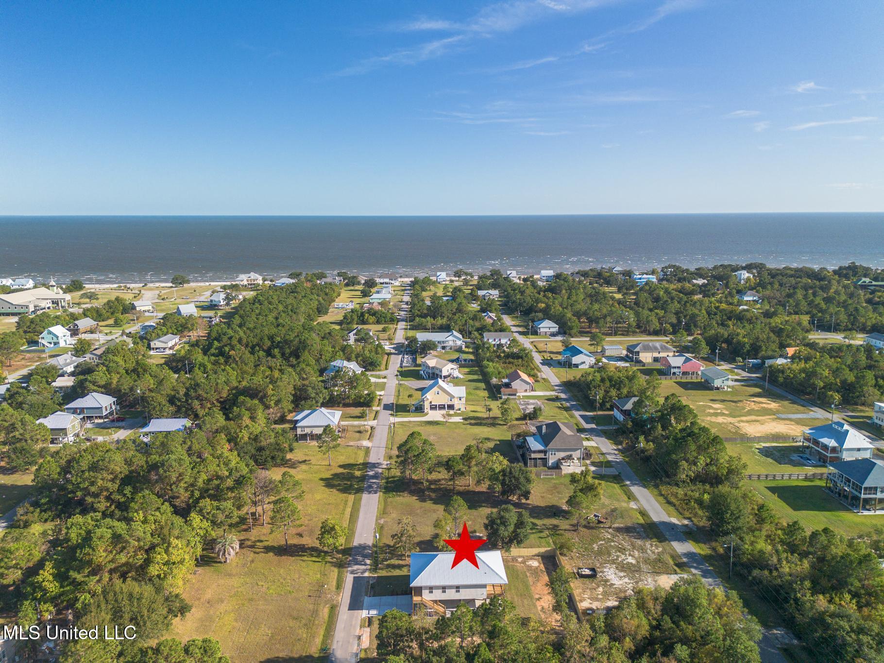 233 Farrar Lane Waveland, MS 39576 - Photo 3 of 26 24-17s