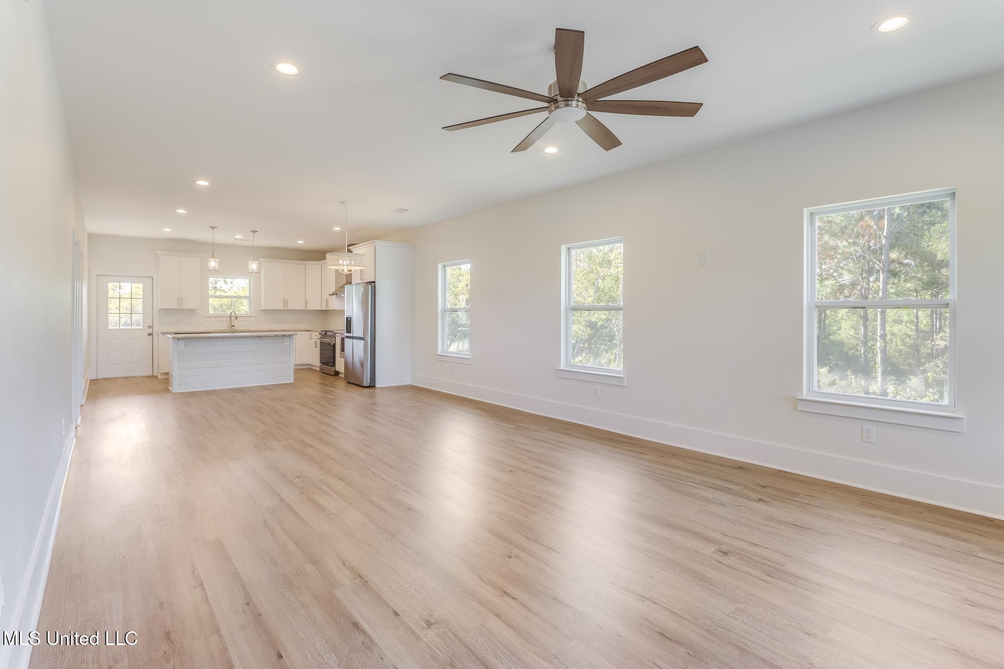 233 Farrar Lane Waveland, MS 39576 - Photo 10 of 26 Photo Oct 24 2025, 3 40 59 PM