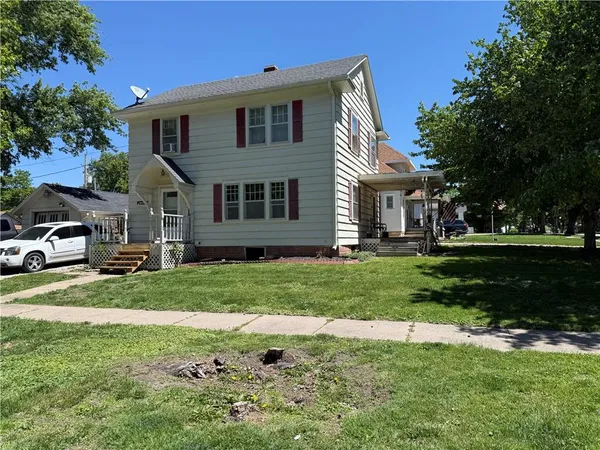 $110,000 | 214 Miami Street, Hiawatha, KS 66434