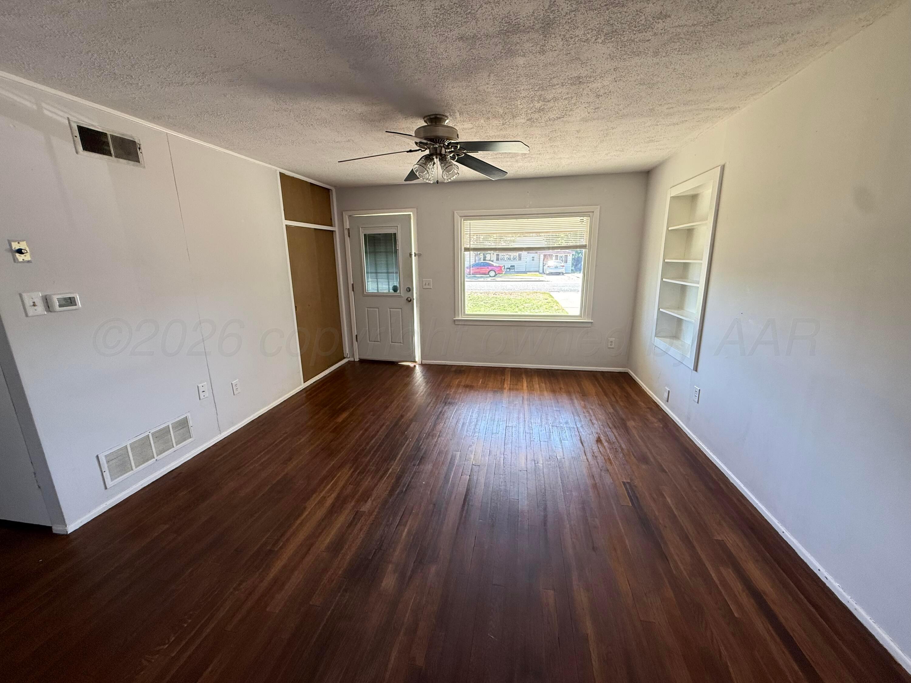 4211 Crockett Street Amarillo, TX 79110 - Photo 4 of 18 IMG_8538