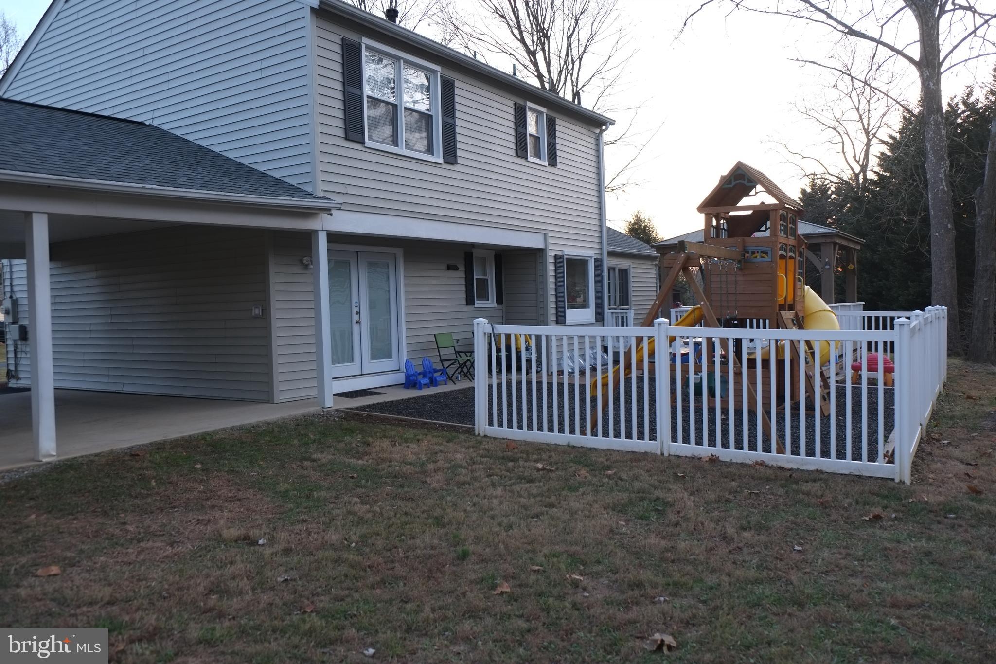 14416 Cantrell Road Silver Spring, MD 20905 - Photo 3 of 32