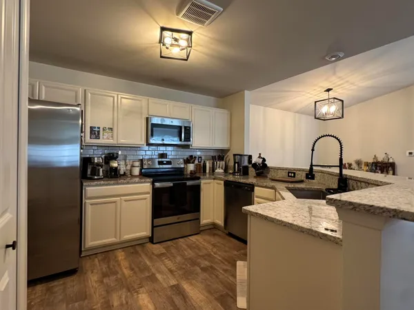 $285,000 | 22113 Aberdeen Drive, Macomb, MI 48042