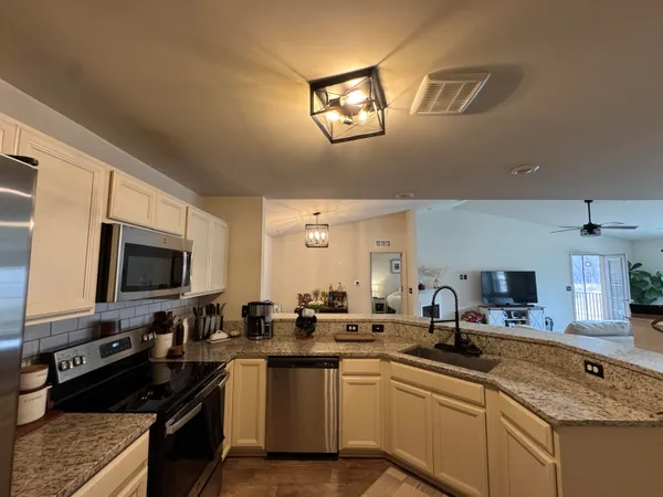 $285,000 | 22113 Aberdeen Drive, Macomb, MI 48042