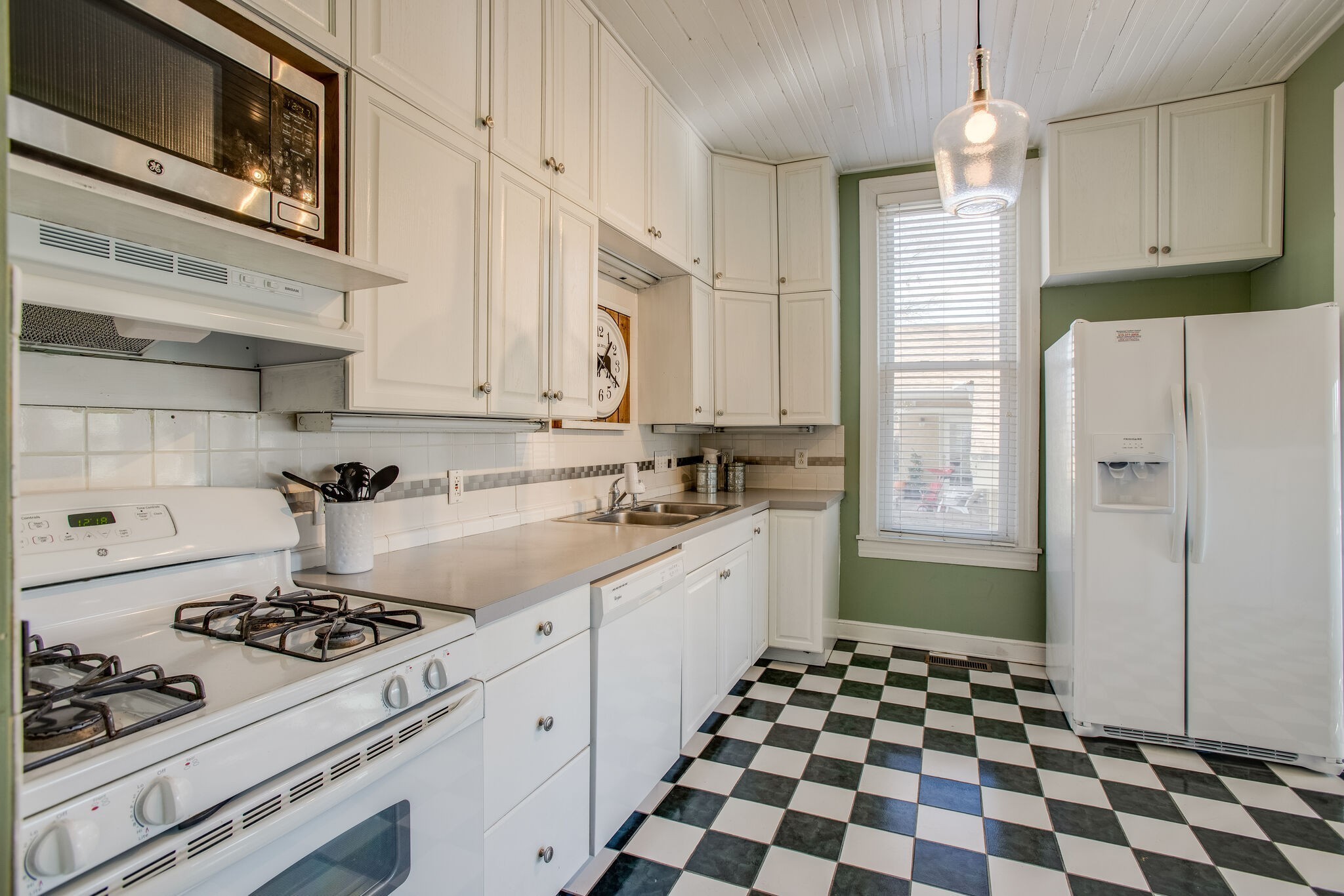959 Glass Street Franklin, TN 37064 - Photo 14 of 19 a kitchen with a sink stove and refrigerator