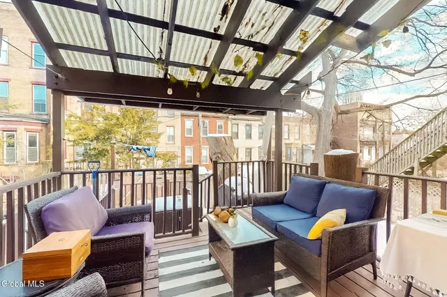 $400,000 | 215 Jay Street, Albany, NY 12210