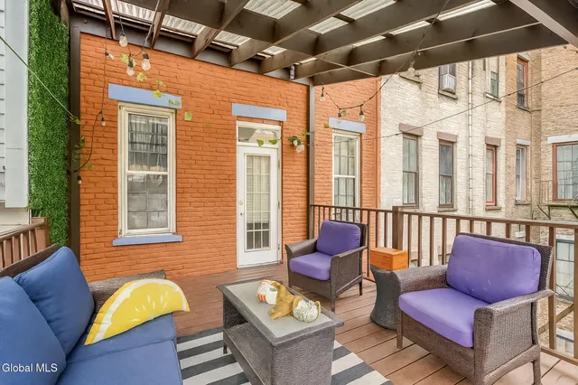 $400,000 | 215 Jay Street, Albany, NY 12210