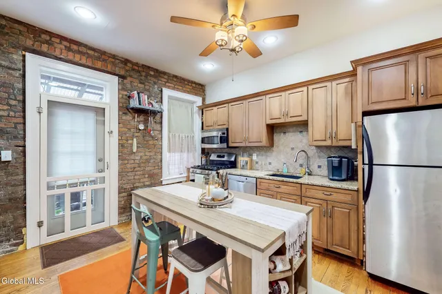 $400,000 | 215 Jay Street, Albany, NY 12210