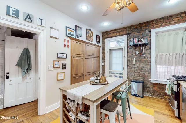 $400,000 | 215 Jay Street, Albany, NY 12210