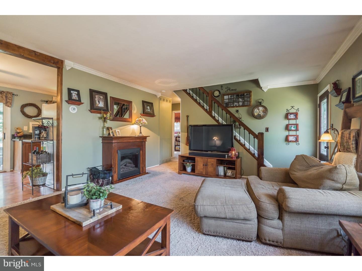12 Halfturn Road Levittown, PA 19056 - Photo 6 of 25 Living Room