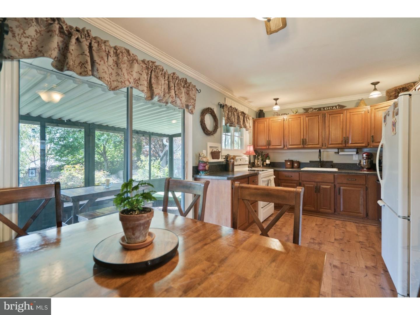 12 Halfturn Road Levittown, PA 19056 - Photo 8 of 25 Kitchen