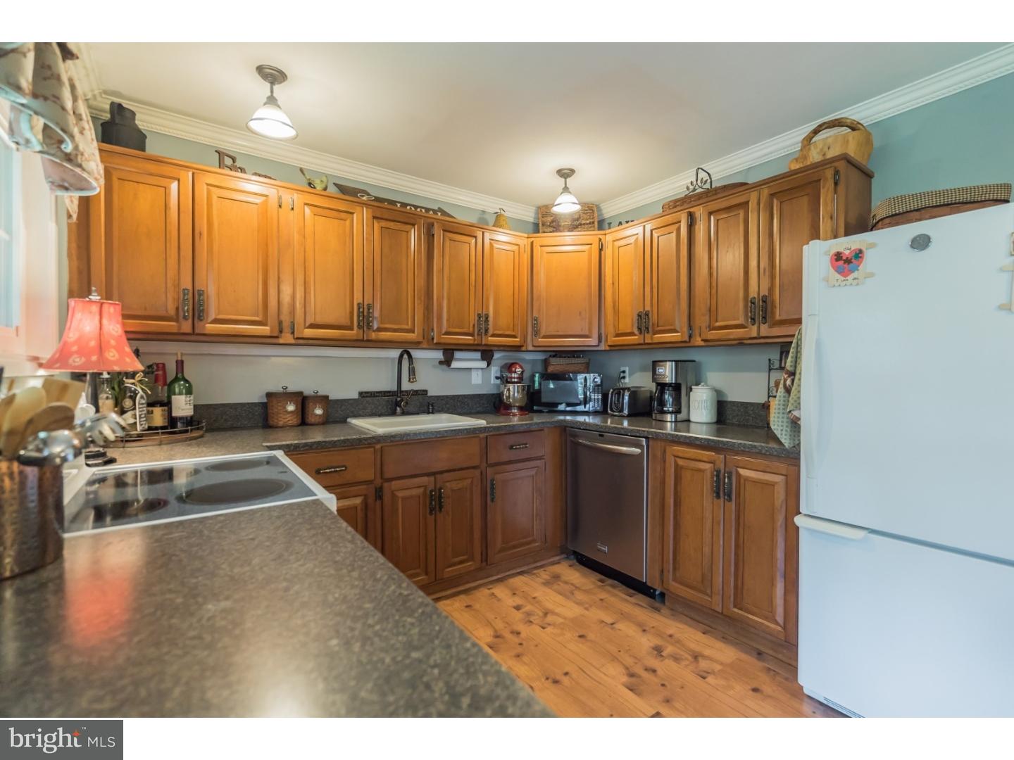 12 Halfturn Road Levittown, PA 19056 - Photo 9 of 25 Kitchen
