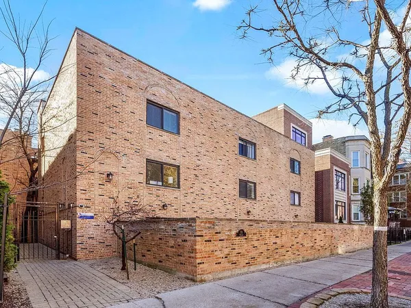 $1,800 | 663 West Melrose Street, Unit B, Chicago, IL 60657