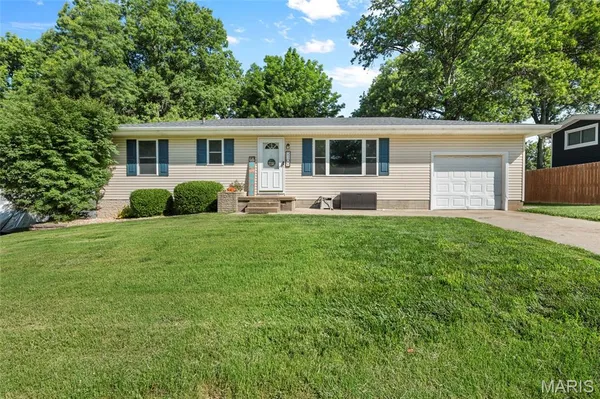 $225,000 | 2109 Easy Street, Highland, IL 62249