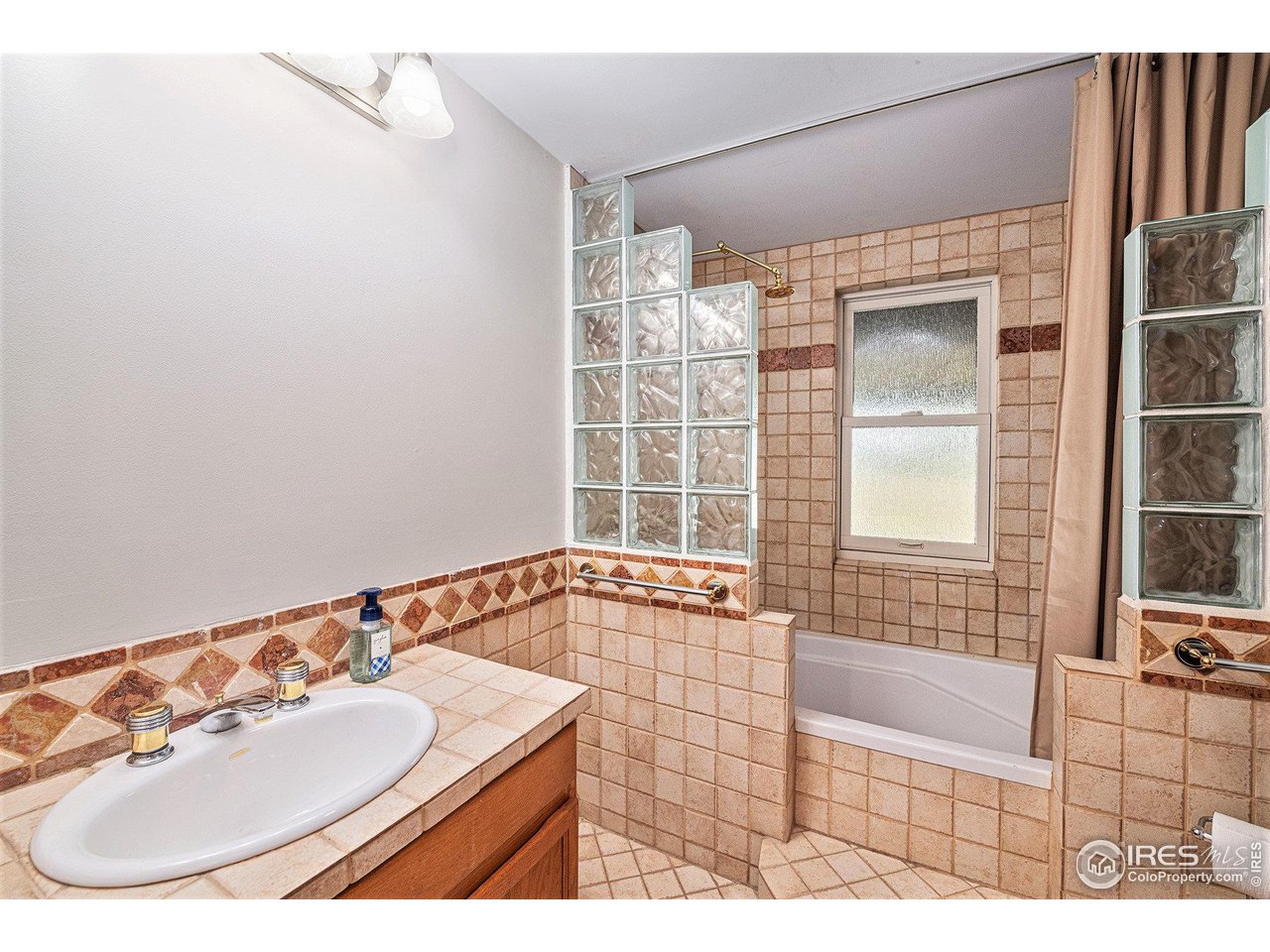 427 Goose Hollow Road Berthoud, CO 80513 - Photo 32 of 40 Full Bathroom