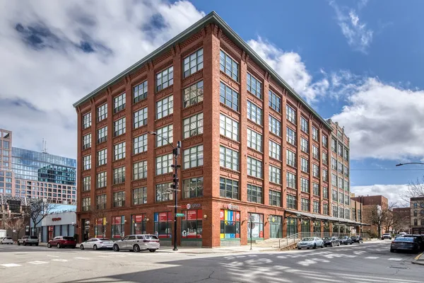 $5,200 | 1017 West Washington Boulevard, Unit 4D, Chicago, IL 60607