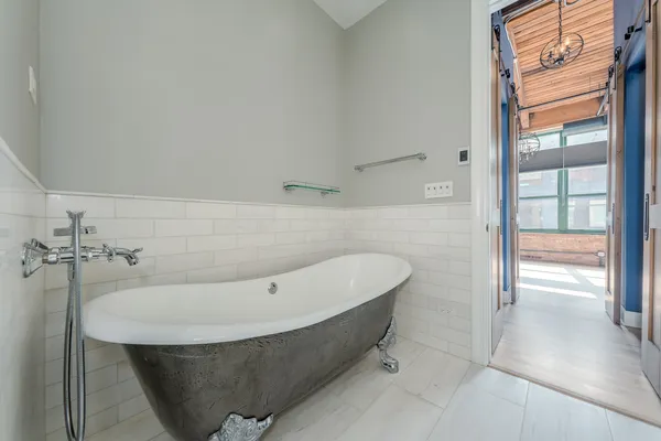 $5,200 | 1017 West Washington Boulevard, Unit 4D, Chicago, IL 60607