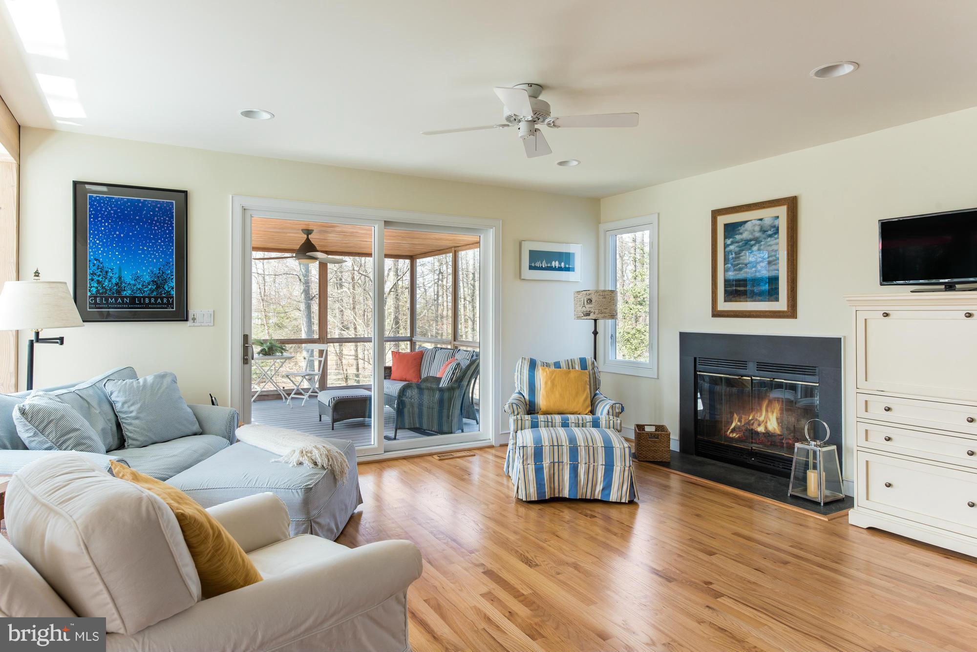 3696 Thomas Point Road Annapolis, MD 21403 - Photo 12 of 30 Family Room