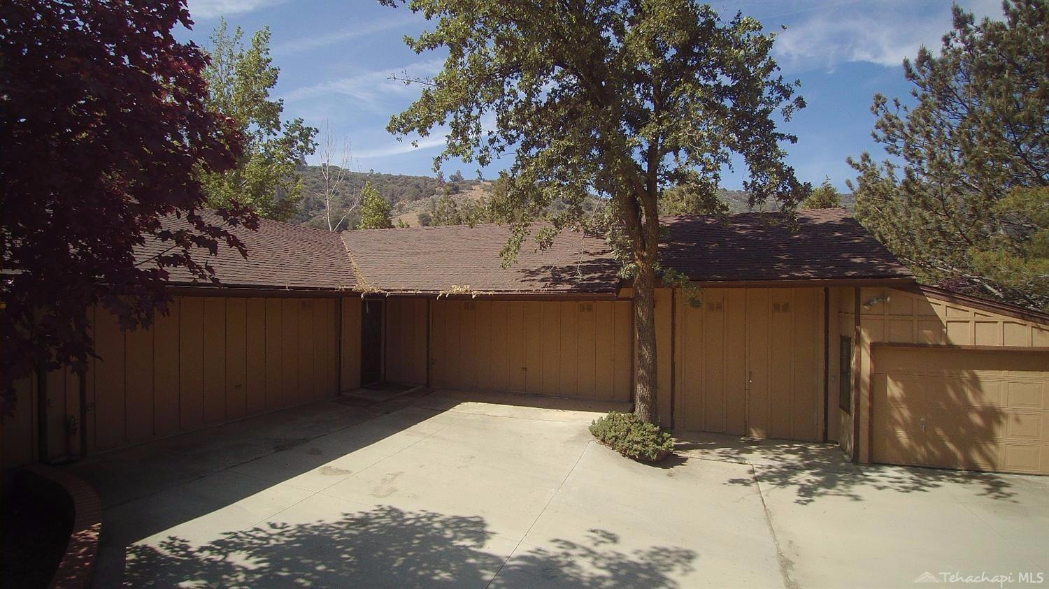 27350 Cumberland Road Tehachapi, CA 93561 - Photo 40 of 57 garage 1 near house with guest apartment (permitted?)